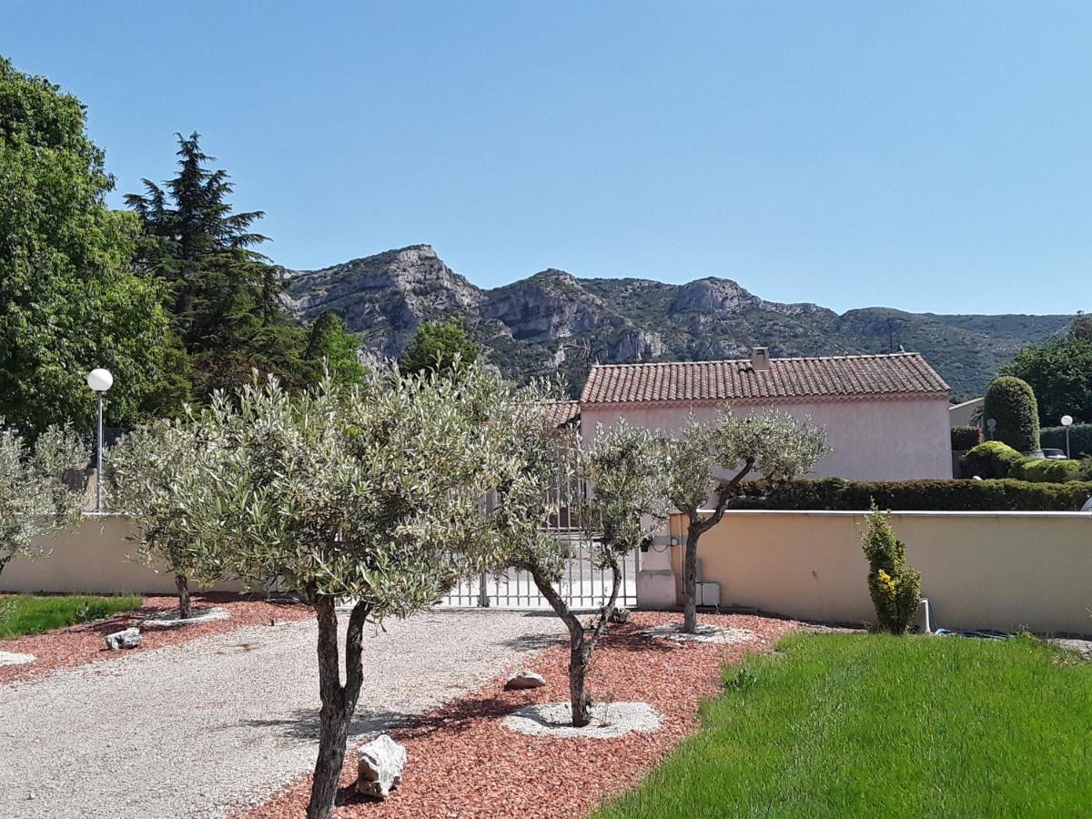 Willa Le Jardin Des Tourterelles Robion en Luberon Zewnętrze zdjęcie