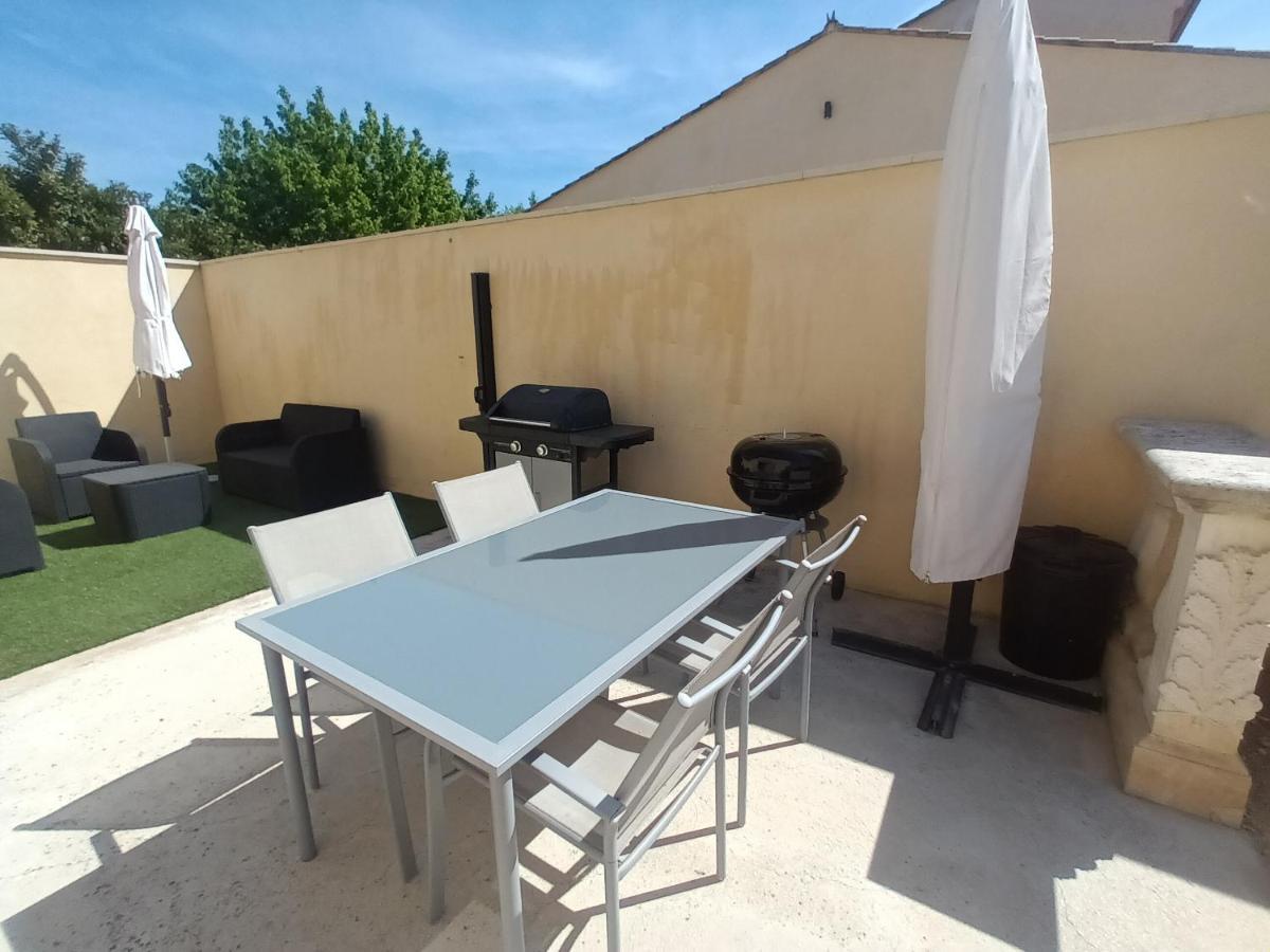 Willa Le Jardin Des Tourterelles Robion en Luberon Zewnętrze zdjęcie