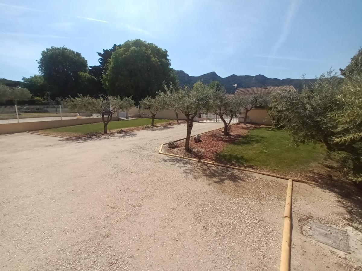 Willa Le Jardin Des Tourterelles Robion en Luberon Zewnętrze zdjęcie
